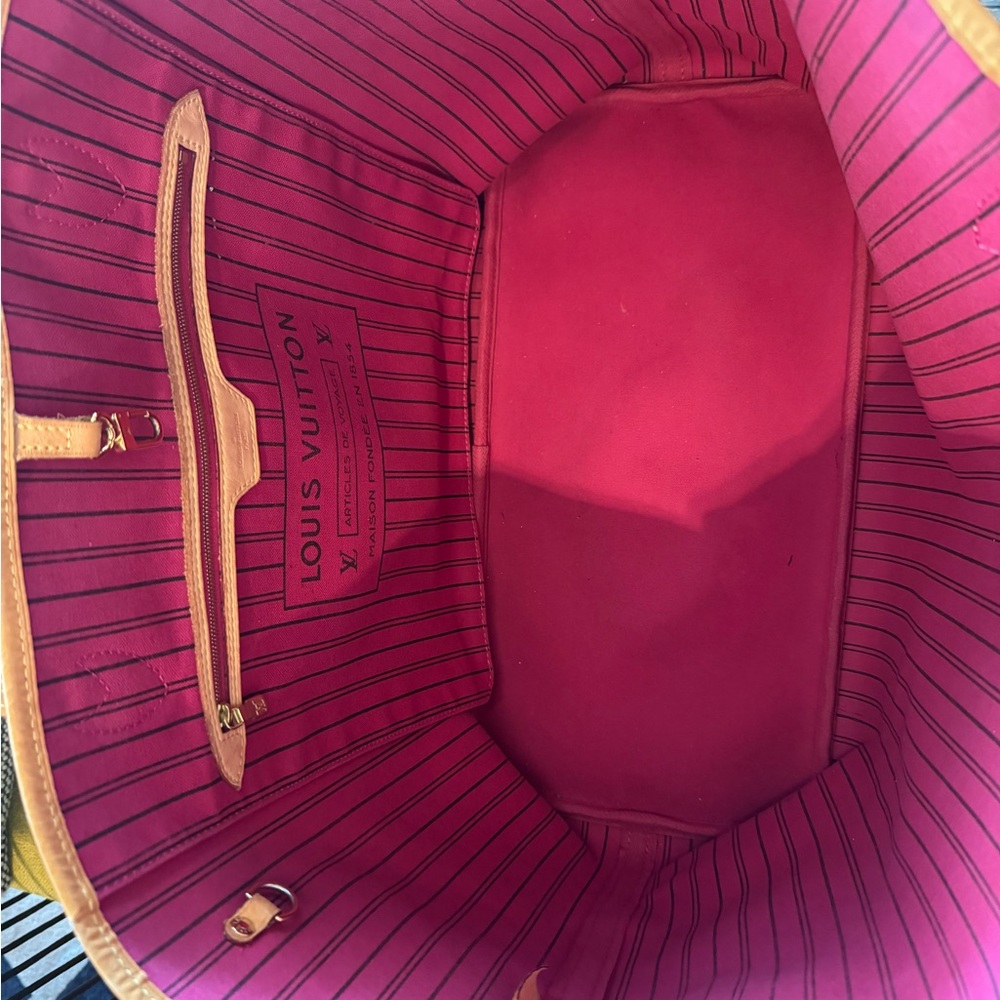 Louis Vuitton Monogram Neverfull GM Tote Bag - Picture 11 of 16